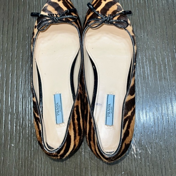 Prada leopard print flats 37 1/2 preowned excellent condition. Authentic - Picture 3 of 8